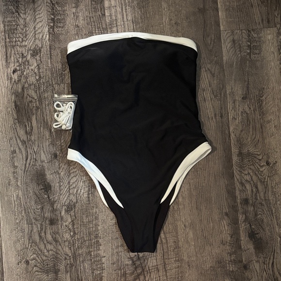 Abercrombie & Fitch Other - Abercrombie & Fitch Marina One Piece Swimsuit - Black and White - Size Medium